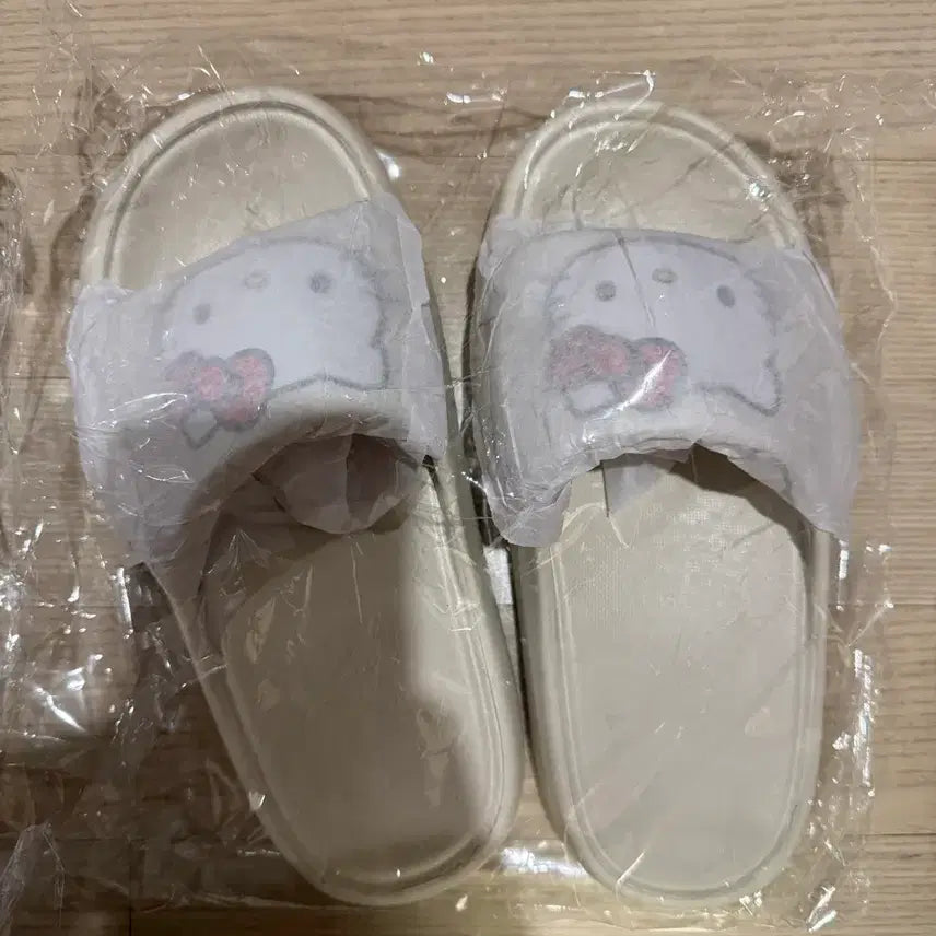 [BUNJANG] Sanrio Hello Kitty Indoor Slipper Set / 산리오 헬로키티 실내화세트