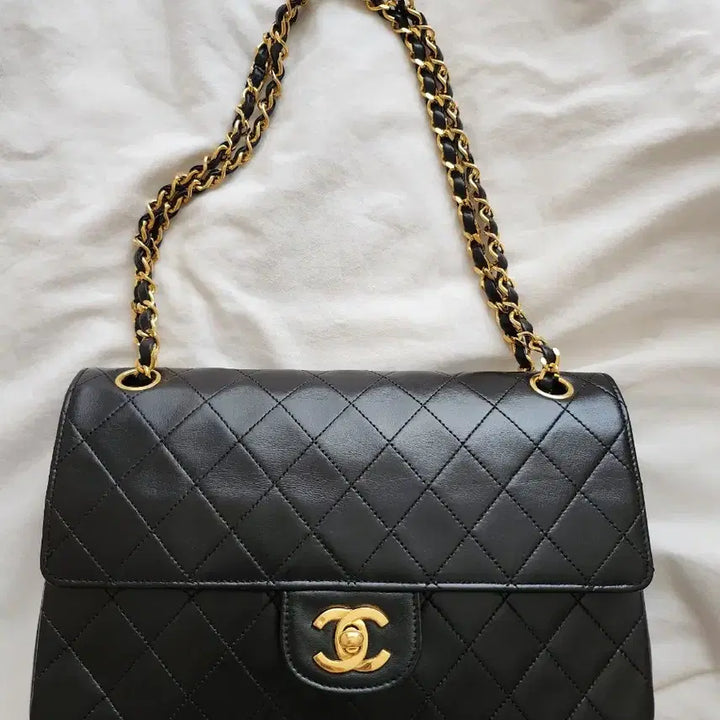 [BUNJANG] Chanel Classic Flap Medium Bag / 샤넬 클래식 플랩 미디움