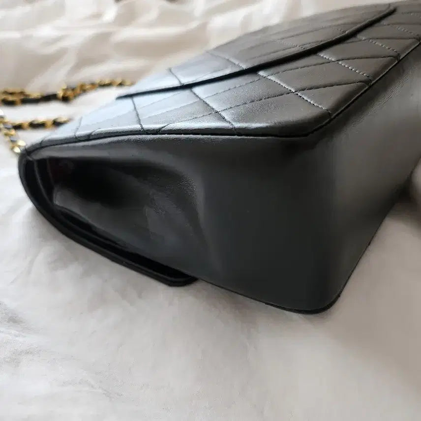 [BUNJANG] Chanel Classic Flap Medium Bag / 샤넬 클래식 플랩 미디움