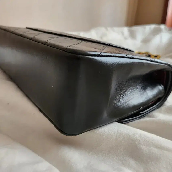 [BUNJANG] Chanel Classic Flap Medium Bag / 샤넬 클래식 플랩 미디움