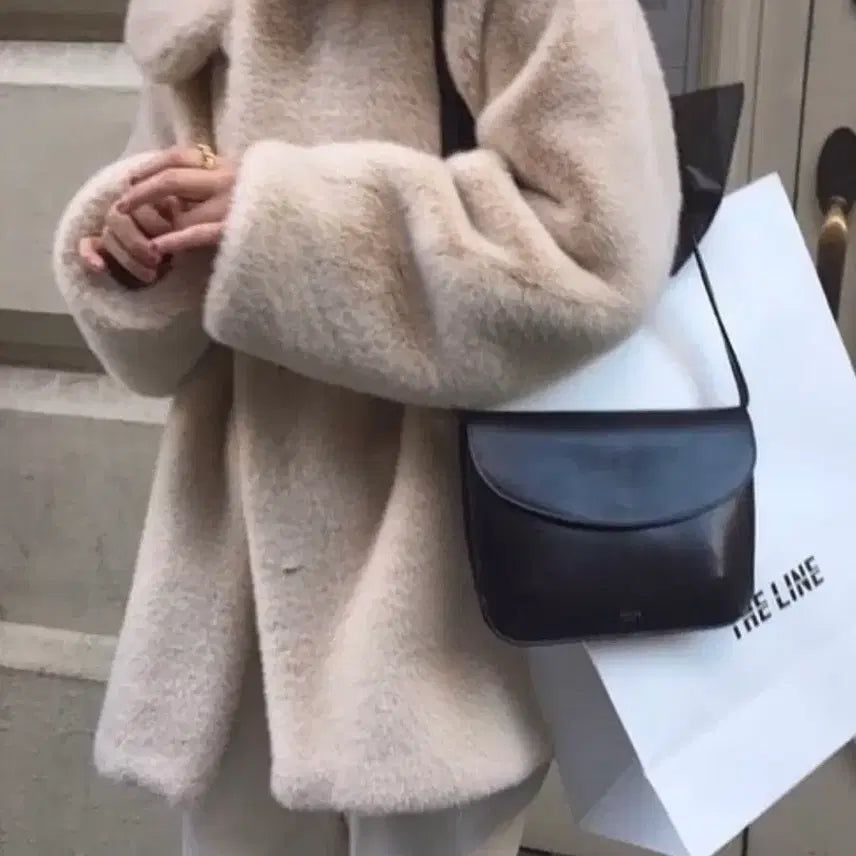 [BUNJANG] Monsta X Ribbon Edit Fur Coat / 모네마켓 / 리본빛 에디트 퍼 코트