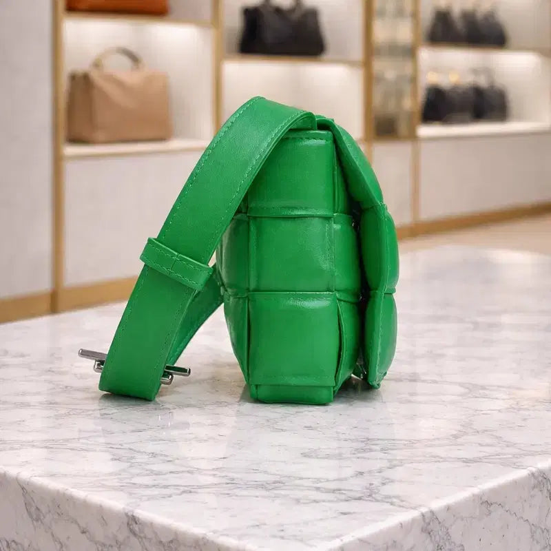 [BUNJANG] Bottega Veneta Cassette Padded Leather Shoulder Bag / [S급] 보테가베네타 레더 패딩 카세트백 판매합니다!!!