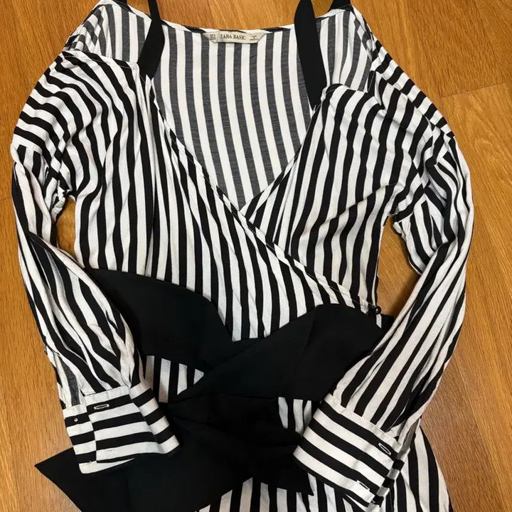 [BUNJANG] Zara Basic Long Sleeve Top with Waist Tie / (무료배송) [M] 자라 베이직 탑 긴소매 숄더셔츠 허리끈