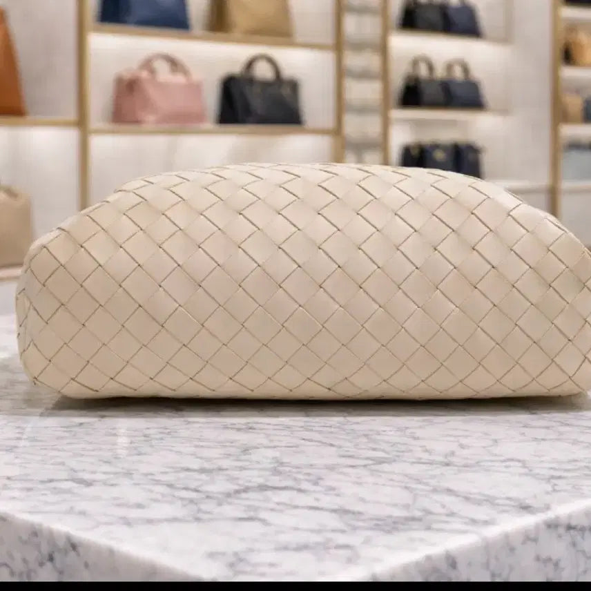 [BUNJANG] Bottega Veneta Intrecciato Mini Clutch / [S급] 보테가베네타 인트레치아토 만두 클러치 판매합니다!!!