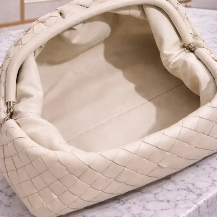 [BUNJANG] Bottega Veneta Intrecciato Mini Clutch / [S급] 보테가베네타 인트레치아토 만두 클러치 판매합니다!!!