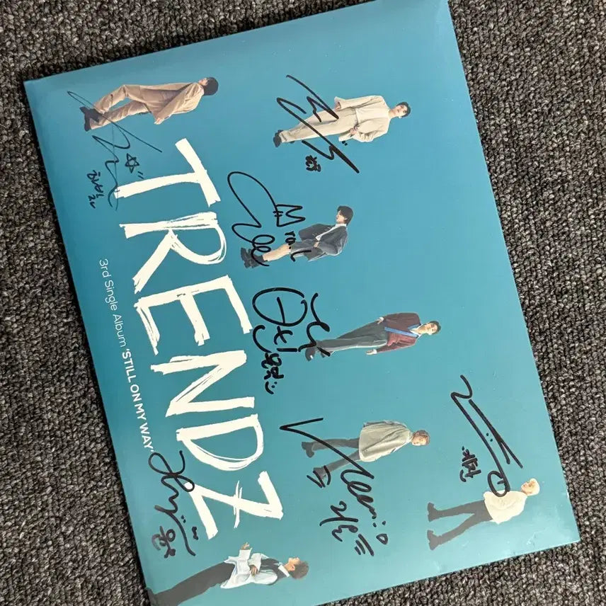 TRENDZ 트렌드지 3rd 앨범 친필 싸인 앨범 판매합니다.