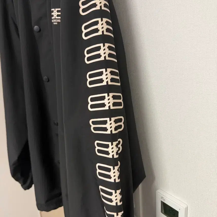 [BUNJANG] Balenciaga BB Logo Windbreaker Jacket / 빌렌시아가 BB로고 바람막이 자켓