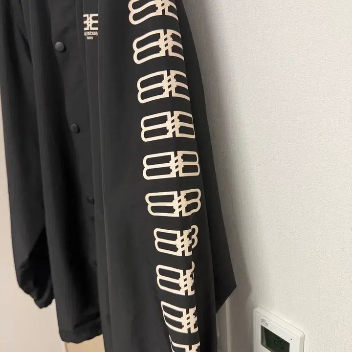 [BUNJANG] Balenciaga BB Logo Windbreaker Jacket / 빌렌시아가 BB로고 바람막이 자켓