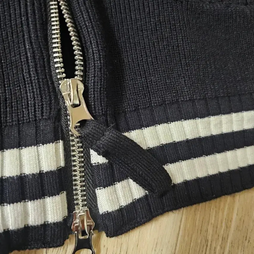 [BUNJANG] Matinkim Black Knit Zip-Up Cardigan S / 마뗑킴 블랙 니트 집업 가디건 S