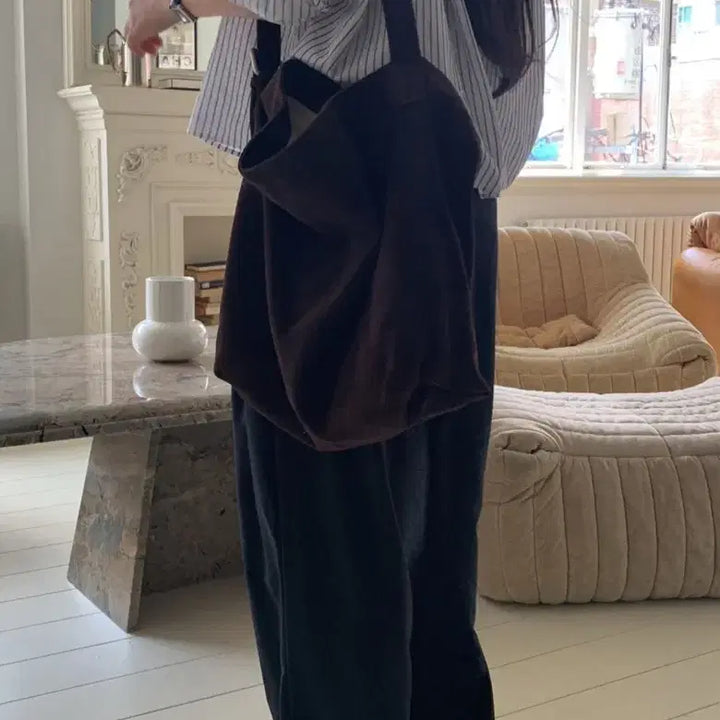 [BUNJANG] M&E Isop Suede Shoulder Bag / 므앤 이솝 스웨이드 숄더백 오버테이크 뉴하임백 브라운