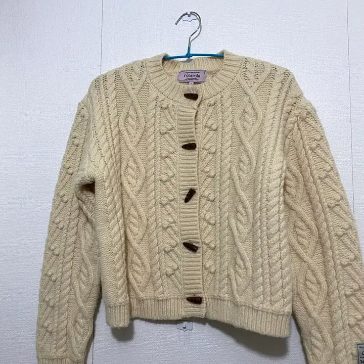 [BUNJANG] Rola Rola Toggle Button Cardigan 23FW / 로라로라 토글 버튼 가디건 23FW
