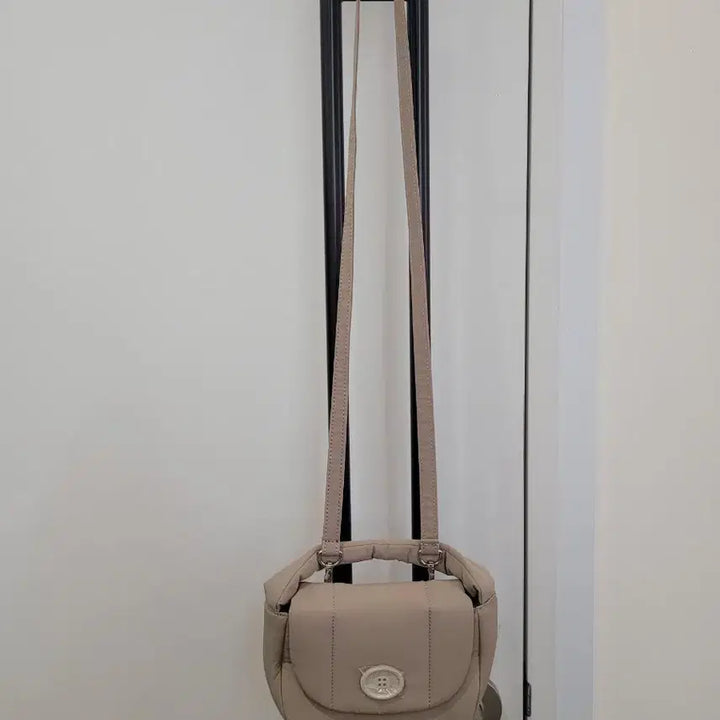 [BUNJANG] Mongde Monde Classic Button Padded Mini Crossbody Bag / 몽드몽드 클래식 버튼 패딩 미니 크로스백 새제품
