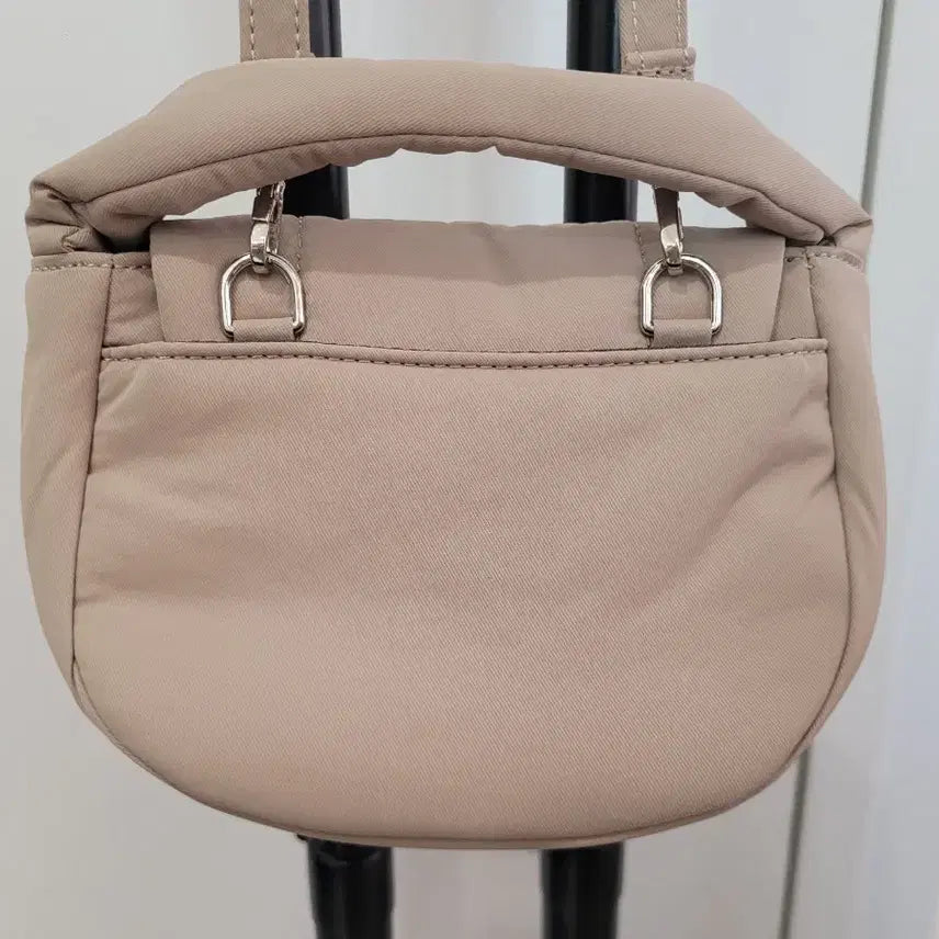 [BUNJANG] Mongde Monde Classic Button Padded Mini Crossbody Bag / 몽드몽드 클래식 버튼 패딩 미니 크로스백 새제품