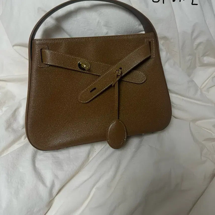 [BUNJANG] Diobten Tilt Bag - Camel M Crossbody Bag / 디옵튼 틸트백-카멜M