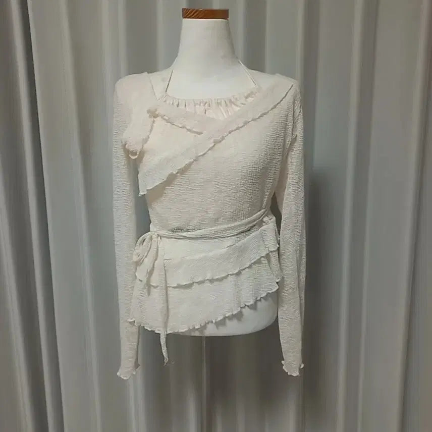 [BUNJANG] Sleeved Halter Neck Knit Top / (새상품)  시스루 홀터넥 긴팔 니트 55~66