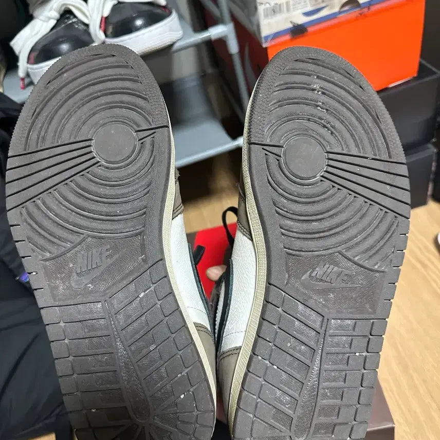 [BUNJANG] Nike Travis Scott Mocha High 275 / 조던1 트래비스 스캇 모카 하이 275 나코탭