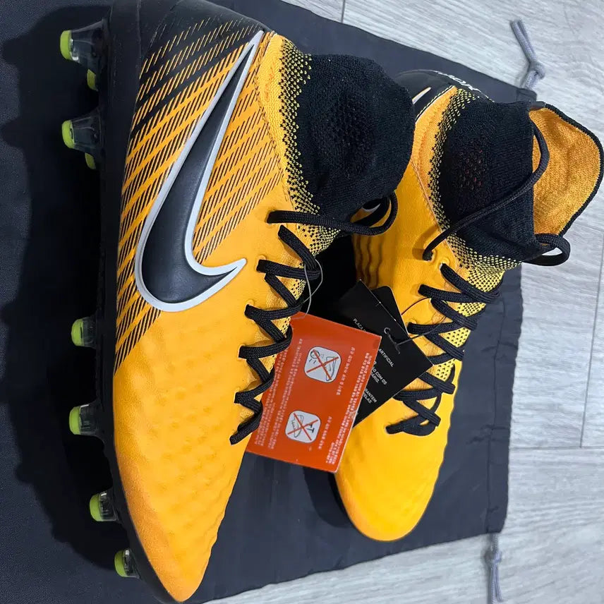 [SOLD OUT] (새상품) 나이키 마지스타 AG-pro [250] 축구화
