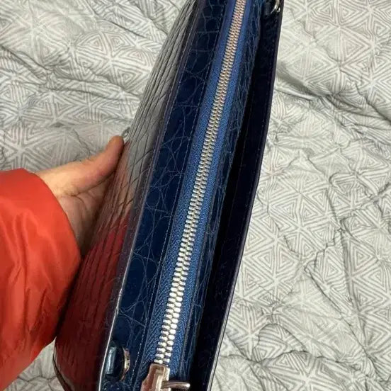 [SOLD OUT] 크리스탈렌 크로커다일 가죽 크러치백