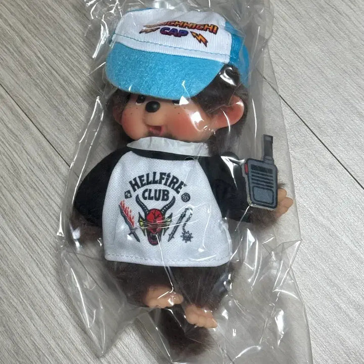 [BUNJANG] Monchhichi Stranger Things Hellfire Club Doll / 기묘한이야기 몬치치 미개봉 새상품