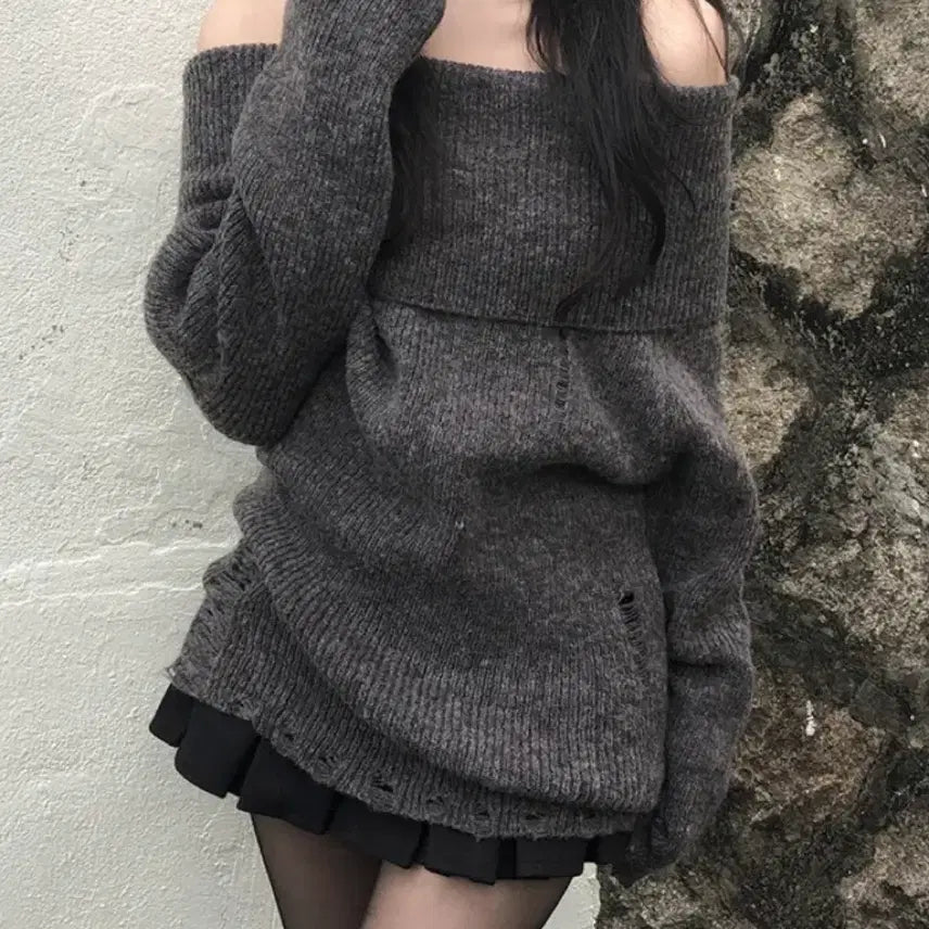[BUNJANG] Vintage Damaged Charcoal Off-Shoulder Knit / 택포) 빈티지 데미지 오프숄더 챠콜 니트