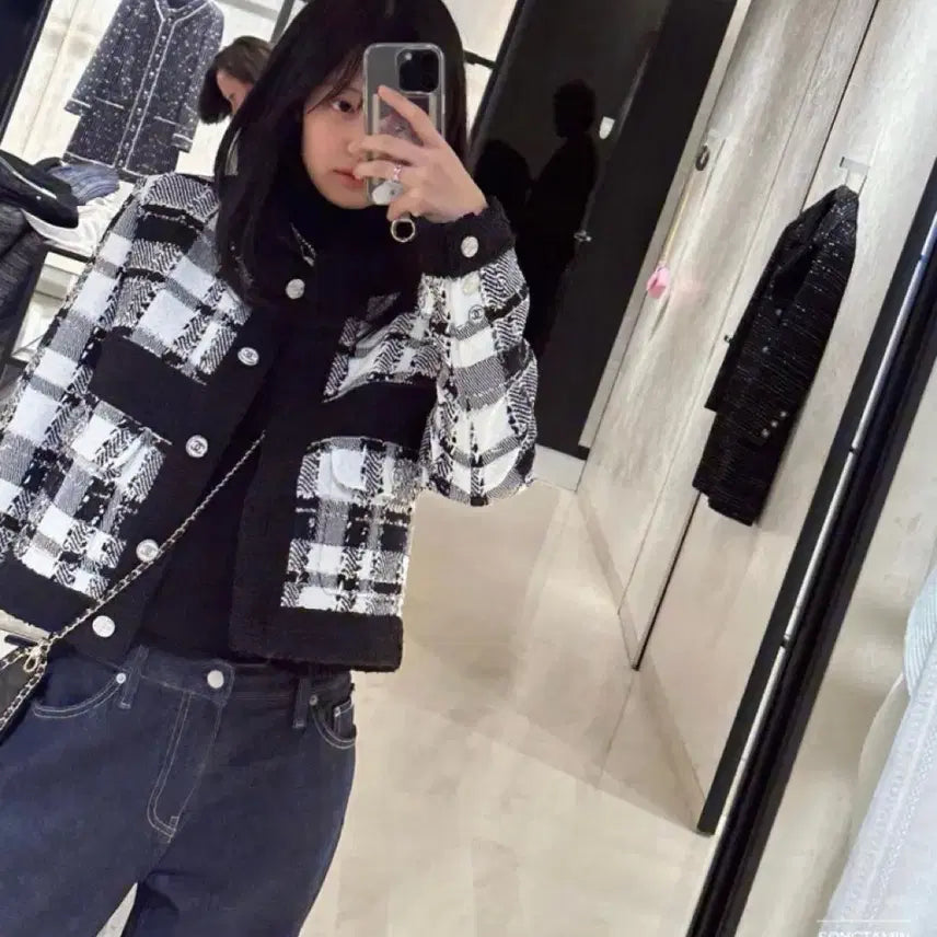 [BUNJANG] Black Chanel Half-Moon Bag (Jennie Worn) / 샤넬 반달백 블랙 (제니착용)