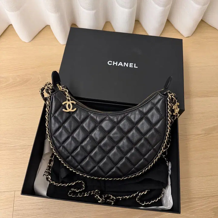 [BUNJANG] Black Chanel Half-Moon Bag (Jennie Worn) / 샤넬 반달백 블랙 (제니착용)