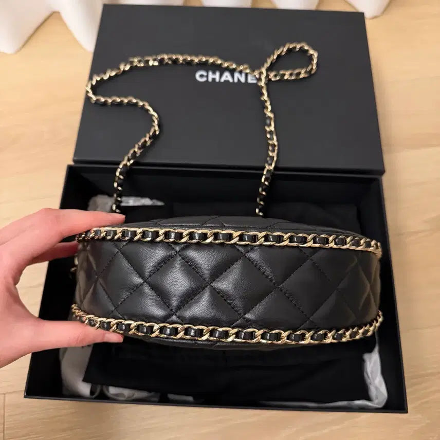 [BUNJANG] Black Chanel Half-Moon Bag (Jennie Worn) / 샤넬 반달백 블랙 (제니착용)