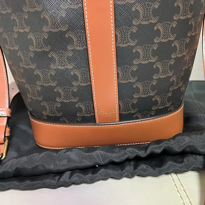 [BUNJANG] Celine Triomphe Bucket Bag Small / 셀린느 트리오페 버킷백 스몰