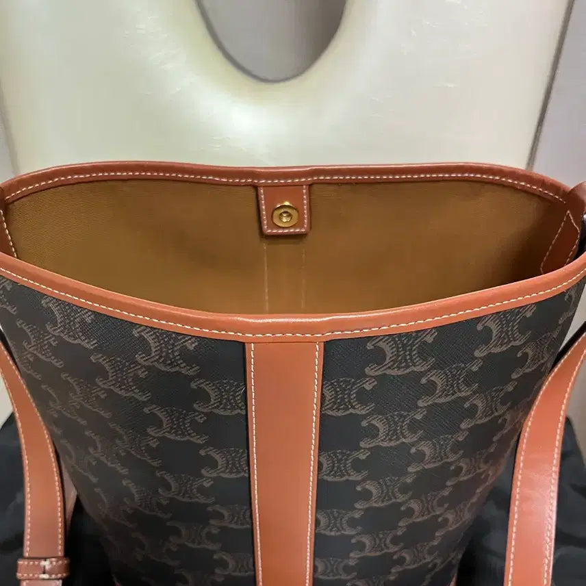 [BUNJANG] Celine Triomphe Bucket Bag Small / 셀린느 트리오페 버킷백 스몰