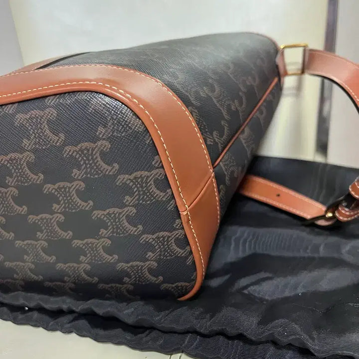 [BUNJANG] Celine Triomphe Bucket Bag Small / 셀린느 트리오페 버킷백 스몰