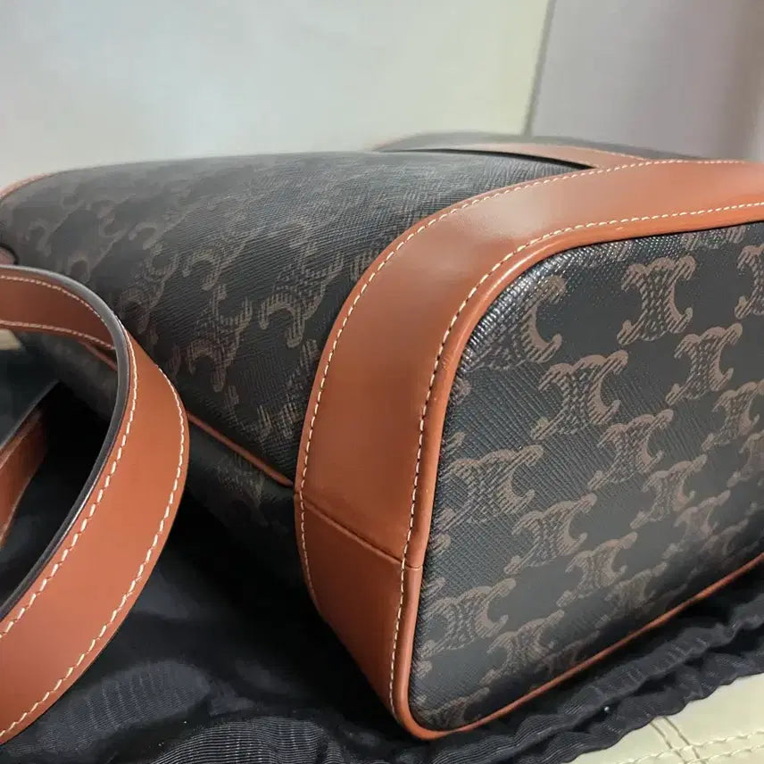 [BUNJANG] Celine Triomphe Bucket Bag Small / 셀린느 트리오페 버킷백 스몰