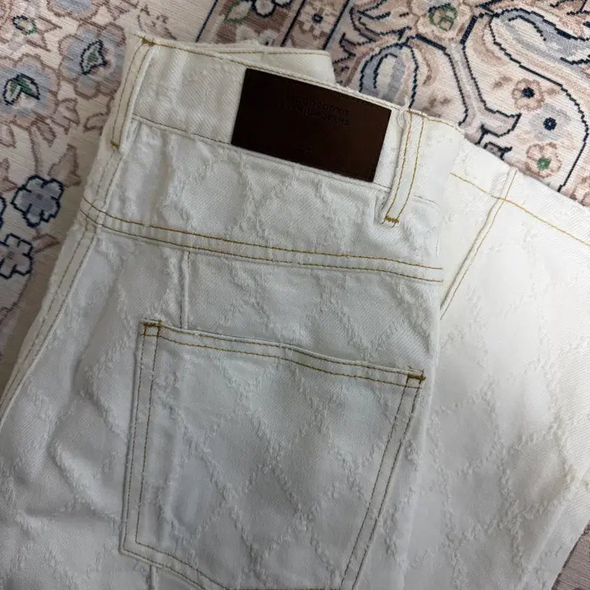 [SOLD OUT] Seocookie 서쿠키 화이트 체크 와이드 진 s