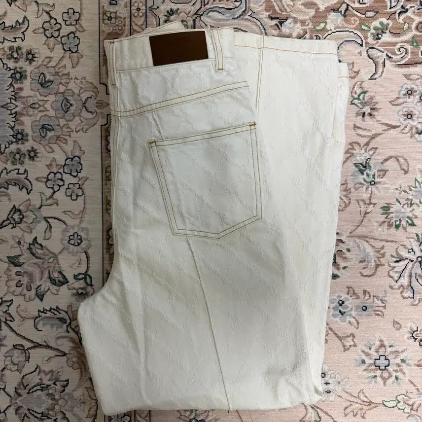 [SOLD OUT] Seocookie 서쿠키 화이트 체크 와이드 진 s
