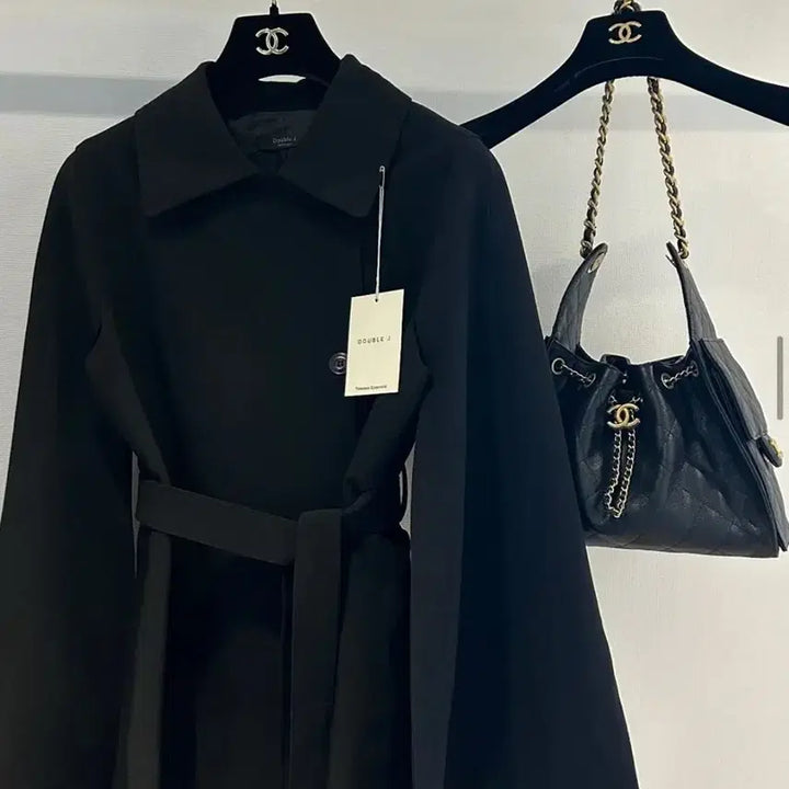 [BUNJANG] Double J Black Cape Coat / 새상품 봄 케이트 코트
