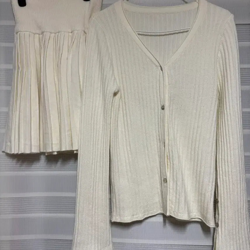 [BUNJANG] Knit Two-Piece Set Ivory White / 마지막 할인)니트 투피스 니트 플리츠 스커트 치마 세트 아이보리 화이트