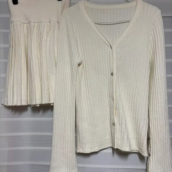 [BUNJANG] Knit Two-Piece Set Ivory White / 마지막 할인)니트 투피스 니트 플리츠 스커트 치마 세트 아이보리 화이트
