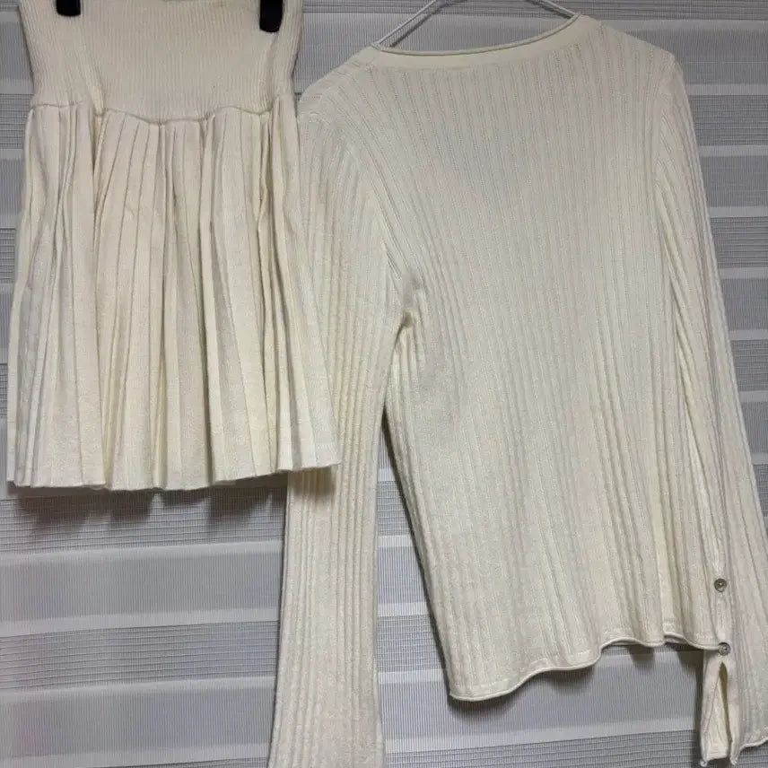 [BUNJANG] Knit Two-Piece Set Ivory White / 마지막 할인)니트 투피스 니트 플리츠 스커트 치마 세트 아이보리 화이트