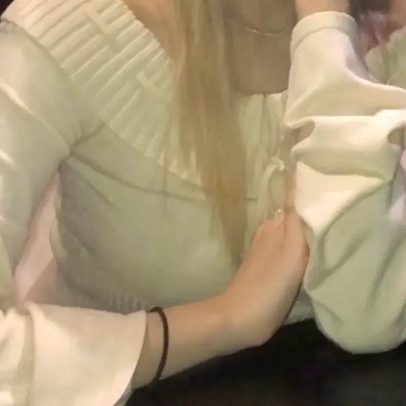 [BUNJANG] Glowny Vera Swing Off-Shoulder Top / 글로니 베라 스윙 오프숄더