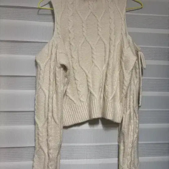 [BUNJANG] Wardrobe Collection: Off-Shoulder Knit & Melon Shirt / 옷장 정리 옷정리 옷 모음 셔츠 니트 가디건