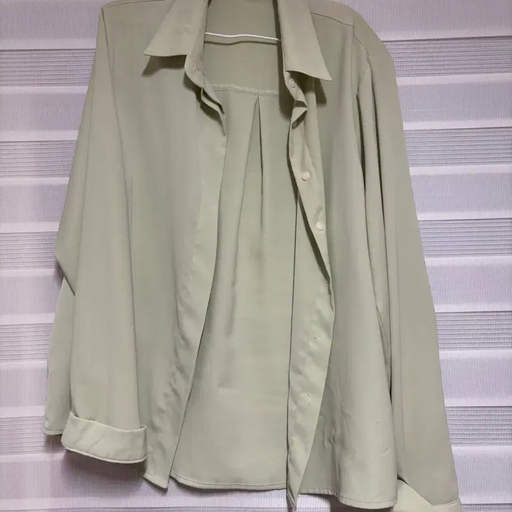 [BUNJANG] Wardrobe Collection: Off-Shoulder Knit & Melon Shirt / 옷장 정리 옷정리 옷 모음 셔츠 니트 가디건