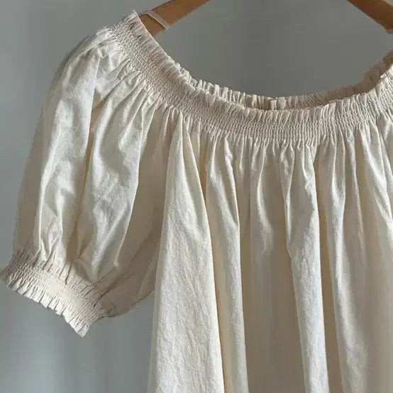 [BUNJANG] Ivory Puff Off-Shoulder Blouse / 아이보리 퍼프 오프숄더 블라우스