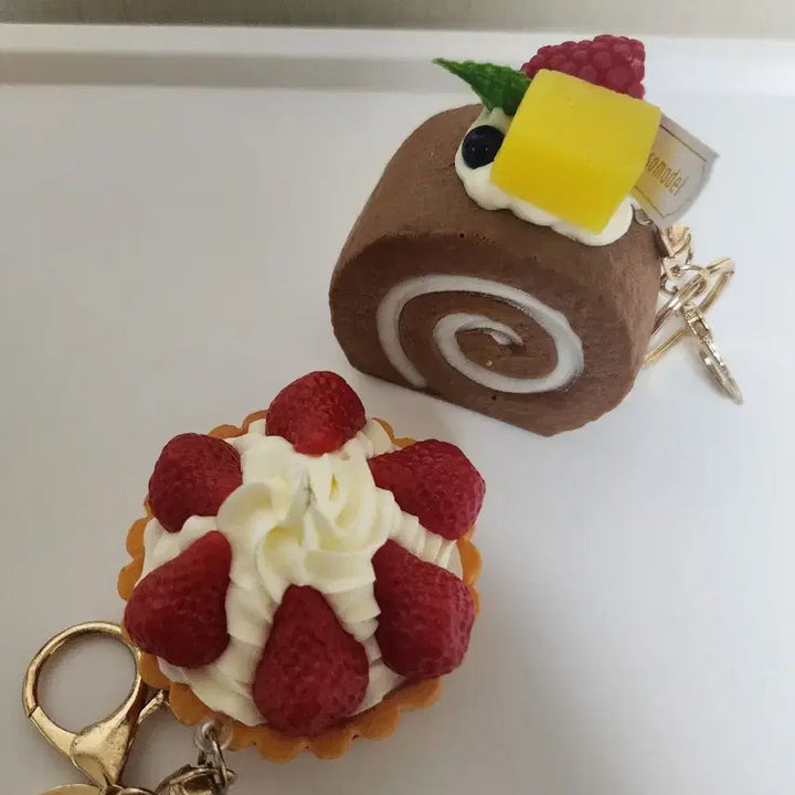 [BUNJANG] Strawberry Tart Roll Cake Keychain / 딸기 타르트 롤케이크 키링