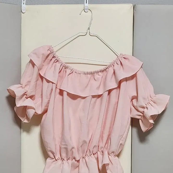 [BUNJANG] Off-Shoulder Cropped Short-Sleeve Blouse / 오프숄더 크롭 반팔 블라우스