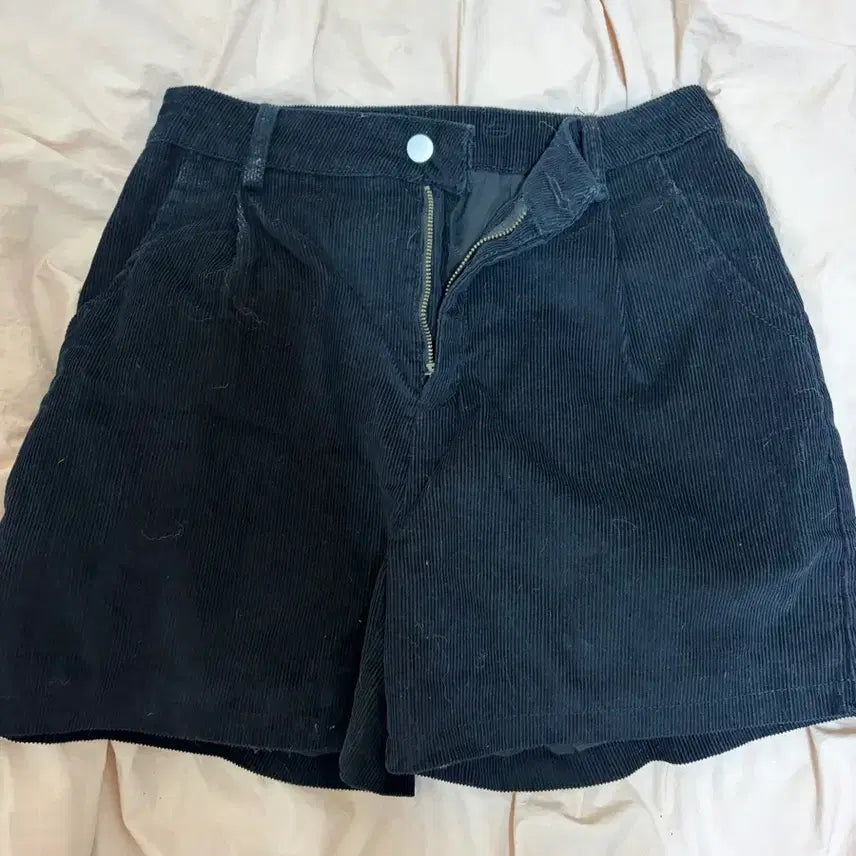 [BUNJANG] Morearound Corduroy Pleated Shorts / 모어라운드 팬츠.스커트 데어 코듀로이 숏 팬츠 플리츠 블랙