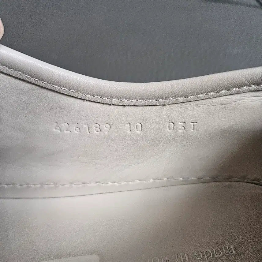 [BUNJANG] Gucci Sneakers (Size 10) / 구찌 스니커즈. 290사이즈 (10)