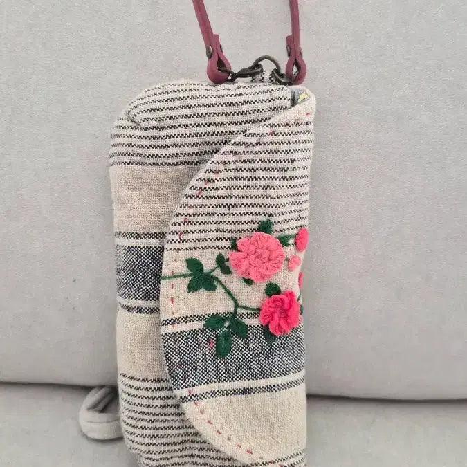 [BUNJANG] Stripe Embroidered Clutch Bag / 스트라이프 꽃자수 클러치백