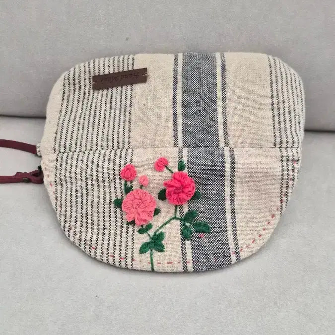 [BUNJANG] Stripe Embroidered Clutch Bag / 스트라이프 꽃자수 클러치백