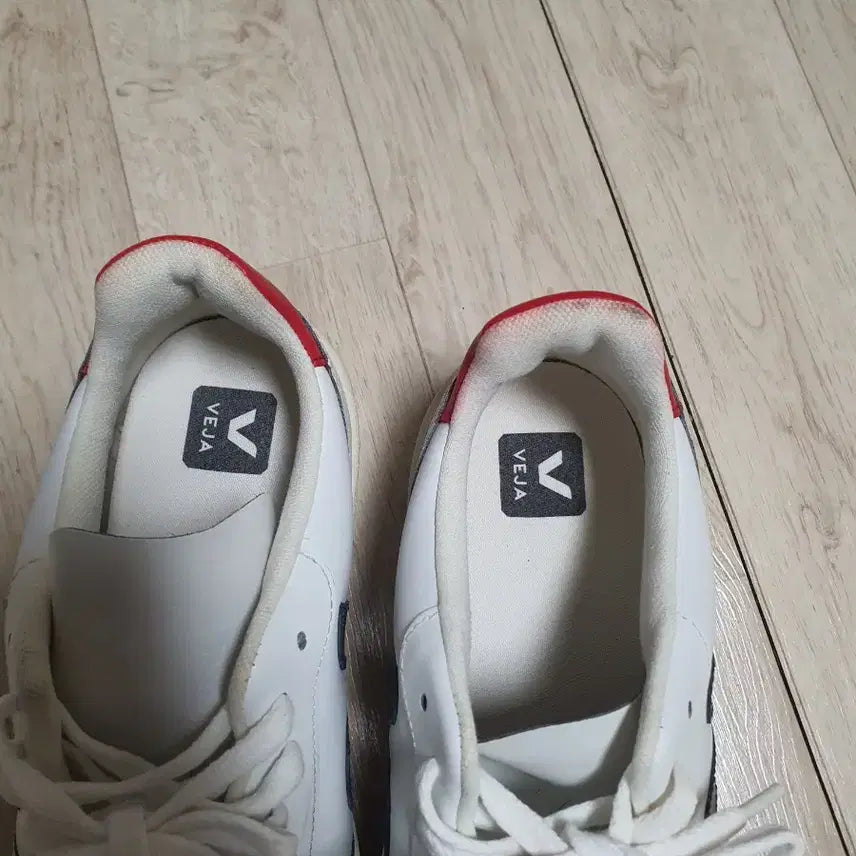[BUNJANG] VEJA 270mm White/Navy Logo Casual Sneakers / 270 베자 정품 운동화 스니커즈 캐주얼화 270사이즈 완전좋아요