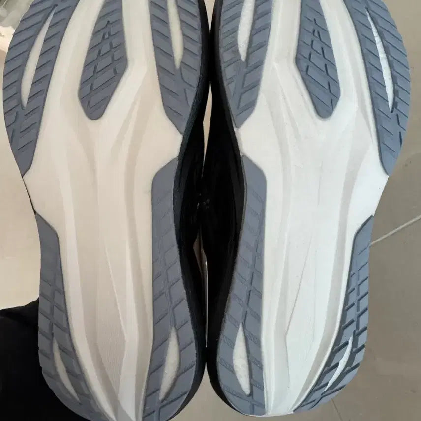 [BUNJANG] Asics Megablast Black 270 / 메가블라스트 블랙 270