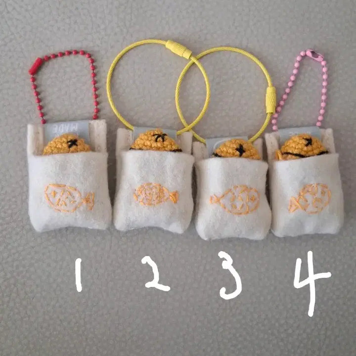 [BUNJANG] Handmade Bungeoppang Keyring / 손뜨개 봉투에 든 붕어빵 키링 한 개 5천원
